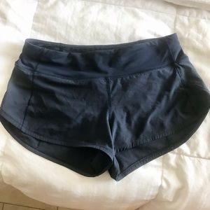 Lululemon navy 2.5” speed up shorts sz 4